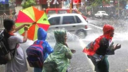 তীব্র দাবদাহের মধ্যেই বৃষ্টির খবর দিল হাওয়া অফিস, আজ দক্ষিণবঙ্গের এই জেলাগুলিতে বইবে লু