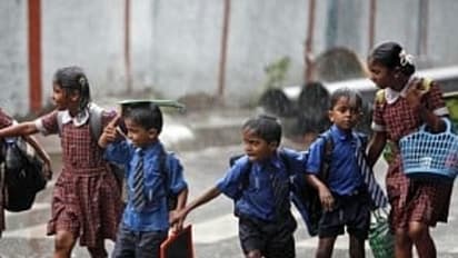 Tamilnadu Rains : இன்னைக்கு ஸ்கூல், காலேஜ்.. லீவு...லீவு… - எந்தெந்த மாவட்டங்களுக்கு விடுமுறை…?