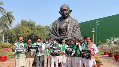 TRS MPs protest: తెలంగాణ రైతులపై కేంద్రం వివక్ష చూపుతోందన్న టీఆర్ఎస్ ఎంపీలు.. పార్లమెంట్లో నిరసన