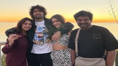 చార్మి, అనన్య పాండే, పూరితో విజయ్ దేవరకొండ.. క్రేజీ పిక్ వైరల్