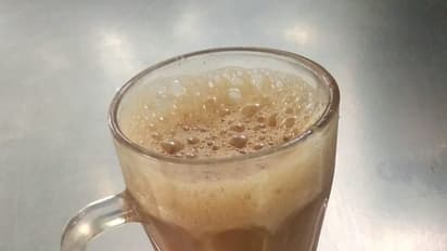 ఛాయ్ తాగి.. గ్లాసును కూడా గుటకేశాడు.. అది కడుపులోకి వెళ్లి.. గందరగోళం... చివరికి...