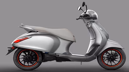 Bajaj : ഒലയെ വെല്ലാന് വില കുറഞ്ഞ സ്കൂട്ടറുമായി ബജാജ്