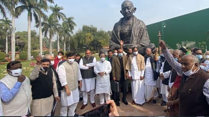 Parliament: ১২ সাংসদের সাসপেনশন অব্যাহত রাখলেন নাইডু, ওয়াক আউট করে বিক্ষোভের পথে বিরোধীরা