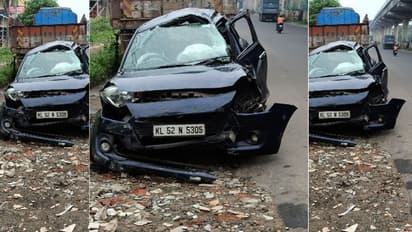 കാർ കൊച്ചി മെട്രോ പില്ലറിൽ ഇടിച്ചുകയറി, യുവതി കൊല്ലപ്പെട്ടു; സുഹൃത്തിന് നിസാര പരിക്ക്