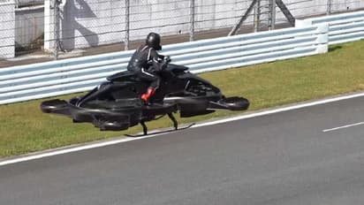 Flying bike launch ವಿಶ್ವದ ಮೊದಲ ಹಾರುವ ಹೋವರ್ ಬೈಕ್ ಬಿಡುಗಡೆ, ಬೆಲೆ 5.1 ಕೋಟಿ ರೂ!