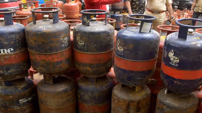 lpg gas price: Gas cylinder:பண்டிகை போனஸ்! எல்பிஜி கேஸ் சிலிண்டர் விலை குறைப்பு: ஆனால்..