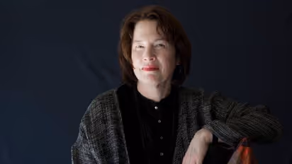 Alice Sebold : തന്റെ ബലാത്സംഗപരാതിയിൽ നിരപരാധി അകത്തുകിടന്നത് 16 വർഷം, മാപ്പ് പറഞ്ഞ് എഴുത്തുകാരി