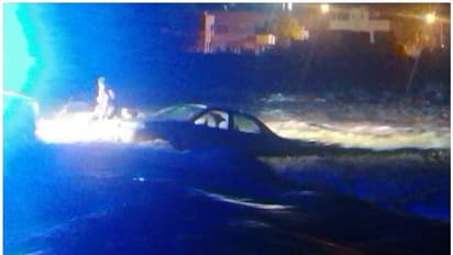 Gulf News : ഒമാനില് വെള്ളപ്പാച്ചിലില് കുടുങ്ങിയവരെ രക്ഷപ്പെടുത്തി