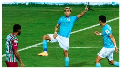 ISL 2021: মুম্বইয়ের বিরুদ্ধে ধাক্কা খেল এটিকে মোহনবাগান, প্রথমার্ধে পিছিয়ে ৩-০ গোলে