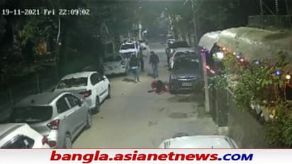 Viral Video: ভয়ঙ্কর, দিল্লির আবাসিক এলাকায় রাস্তায় ফেলে নির্মম মা ও দুই মেয়েকে