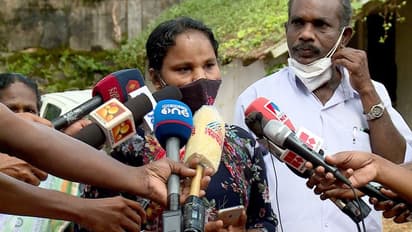 പായിപ്പാട് പഞ്ചായത്ത് പ്രസിഡന്റ്  മർദ്ദിച്ചതായി വീട്ടമ്മയുടെ പരാതി; തന്നെയാണ് മർദ്ദിച്ചതെന്ന് പ്രസിഡന്റ്