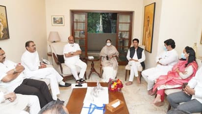 Mamata In Mumbai: ರಾಷ್ಟ್ರಗೀತೆಗೆ ಅವಮಾನ, ಕುರ್ಚಿಯಿಂದ ಏಳದ ದೀದೀ ವಿರುದ್ಧ ದೂರು ದಾಖಲು!