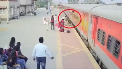 Train : ഓടുന്ന ട്രെയിനിൽ നിന്ന് ചാടിയിറങ്ങി, വീണത് ട്രാക്കിനിടയിലേക്ക്, രക്ഷപ്പെടുത്തി ആർപിഎഫ് ഉദ്യോഗസ്ഥൻ
