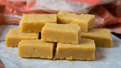 Famous Food of India: सिर्फ 10 मिनट में बनाएं साउथ इंडिया का फेमस मैसूर पाक, चीनी की जगह करें इसका यूज