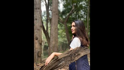 Vani Bhojan: காட்டுக்குள் தன்னந்தனியாக வாணி போஜன்! மிதமான மேக்கப் போட்டு நயன்தாராவையே ஓவர் டேக் செய்யுறாங்களே!