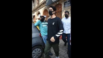 Celeb Spotted: আরিয়ান খানের হাজিরা থেকে রেড কার্পেটে সারা-অনন্যা, স্পটলাইটে বিটাউন