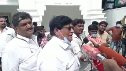 தனி நபராக வந்ததாலும், முன் மொழிய ஆள் இல்லாததாலும் வேட்பு மனு வழங்கப்படவில்லை.. அதிமுக விளக்கம்.