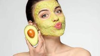 Avocado Face Pack : മുഖകാന്തി കൂട്ടാൻ അവാക്കാഡോ കൊണ്ടുള്ള ഫേസ് പാക്കുകൾ