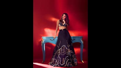 క్లీవేజ్‌ అందాలతో రెచ్చగొడుతున్న `లైగర్‌` భామ.. చలికాలంలో చెమటలు పట్టిస్తుందంటూ హాట్‌ కామెంట్స్!