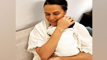 Neha Dhupia ममता में डूबी आईं नजर, दो महीने के बेटे को सीने से लगा शेयर की खूबसूरत तस्वीरें
