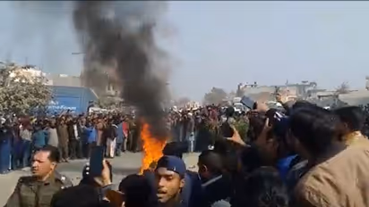 ஆண்டவா.. இந்த பாகிஸ்தான் காரனுங்களுக்கு என்ன தண்டணை..இலங்கை தொழிலாளியை உயிரோடு எரித்த பாகிஸ்தான் வெறியர்கள்..