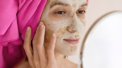 മുഖകാന്തി കൂട്ടാൻ മുൾട്ടാണി മിട്ടി ; ഈ രീതിയിൽ ഉപയോഗിക്കൂ