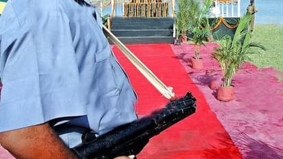 ‘మంత్రి గన్ మెన్ ని తలుచుకుంటే ఏదైనా చేస్తా’.. భూకబ్జాలో నాలుగేళ్లుగా రైతులకు వేధింపులు..