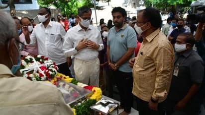 Konijeti Rosaiah Death: రోశయ్య పార్థీవదేహానికి నివాళులర్పించిన సీజేఐ ఎన్వీ రమణ..