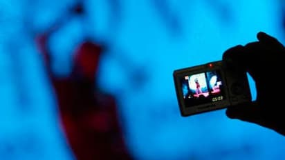 Crime News:3 ವರ್ಷಗಳಿಂದ ಬೆತ್ತಲೆ ಫೋಟೋ ಬೆದರಿಕೆ ಹಾಕಿದ್ದ ಸ್ನೇಹಿತರಿಗೆ ಗತಿ ಕಾಣಿಸಿದ ಯುವತಿ..!