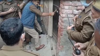 യുപിയിൽ കാണാതായ ആറ് വയസ്സുകാരിയുടെ മൃതദേഹം അയൽവാസിയുടെ ഇരുമ്പ് പെട്ടിയിൽ