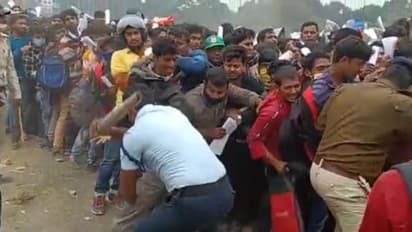 Murshidabad: চাকরির ফর্ম জমা দিতে গিয়ে পুলিশের লাঠি, বহরমপুরের ঘটনায় হতবাক বেকার যুবকরা