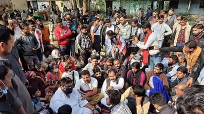 रेनू शर्मा की मौत का मामला गरमाया, दूसरे जिले के डॉक्टर से पोस्टमार्टम कराने की मांग