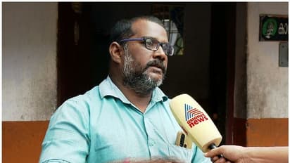 ബിജെപി വിട്ടതിലെ വിരോധം, ശബരിമലയ്ക്ക് പോകാനുള്ള ചടങ്ങുകളില് നിന്ന് വിലക്കി, പരാതിയുമായി യുവാവ്