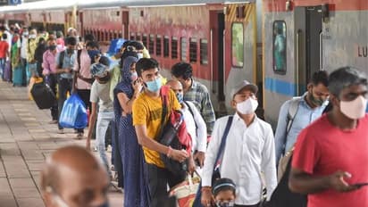 Corona : ஒரே நாளில் 2,796 பேர் கொரோனாவால் இறப்பு.. 3வது அலை தொடங்கிவிட்டதா ? மீண்டும் லாக்டவுன் ?