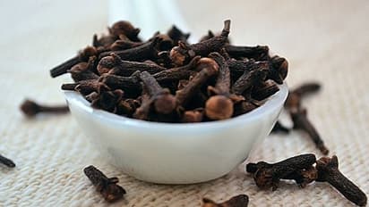 Diabetes: లవంగాలను తింటే షుగర్ లెవెల్స్  తగ్గడమే కాదు.. ఆ రోగాలు సైతం నయమవుతాయి..