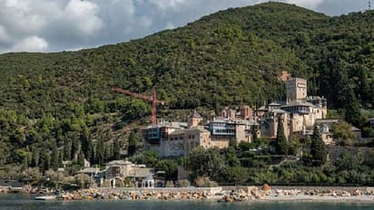 Mount Athos : ഇവിടെ സ്ത്രീകൾക്ക് പ്രവേശനമില്ല, വളർത്തുമൃഗങ്ങൾ പറ്റില്ല, ഫോണോ കാറോ പാടില്ല