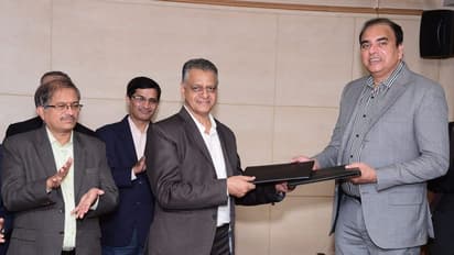 Vehicle finance: ಸುಲಭ ಕಾರು ಸಾಲ, ಕಡಿಮೆ ಕಂತು ಸೌಲಭ್ಯಕ್ಕಾಗಿ ಟೋಯೋಟಾ, ಕರ್ನಾಟಕ ಬ್ಯಾಂಕ್ ಒಪ್ಪಂದ!