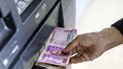 ఏ‌టి‌ఎం నుండి చిరిగిన నోట్లు వచ్చాయా.. అయితే కొత్త నోట్లను  ఎలా పొందాలో తెలుసుకోండి..