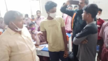 గురుకులంలో విద్యార్థులను కొరికిన ఎలుకలు.. టీడీపీ రాష్ట్ర అధ్యక్షులు బక్కని నర్సింహలు పరామర్శ