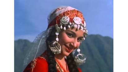 Sharmila Tagore Birthday :  'ব্রা' পরে সাহসী ফোটোশ্যুট,  ছক ভেঙে নজির গড়েছিলেন শর্মিলা ঠাকুর