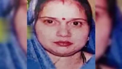 गैंगस्टर विकास दुबे की पत्नी ऋचा दुबे की बढ़ी मुश्किलें, पेशी पर नहीं पहुंची कोर्ट, जारी हुआ 'जमानती वारंट'