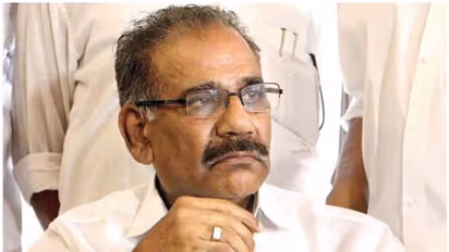 A K Saseendran : കേരളാ ഹൗസിൽ വീണ് പരിക്കേറ്റു, മന്ത്രി എ കെ ശശീന്ദ്രൻ തിരികെ നാട്ടിലേക്ക്