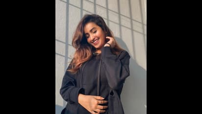 Deepika Pilli: బ్లాక్‌లో కైపెక్కిస్తున్న `ఢీ` భామ.. నెగటివ్‌ ప్రచారంతో షాకిస్తున్న నెటిజన్లు.. హాట్‌ టాపిక్‌