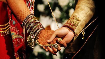 சென்னையில் அதிர்ச்சி.. திருமண விழாவில் நடனமாடிக்கொண்டிருந்த கல்லூரி மாணவன் சுருண்டு விழுந்து உயிரிழப்பு.!