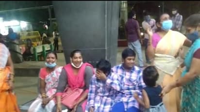 నా భర్తను పోలీసులే చంపారు... సీఎం గారు న్యాయం చేయండి..: విజయవాడలో బాధిత మహిళ ఆందోళన