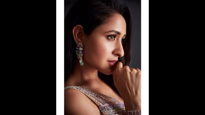 Pragya Jaiswal: బ్యాక్‌ అందాలు చూపిస్తూ బాలయ్య భామ రచ్చ.. సక్సెస్‌ వచ్చిన జోష్‌లో రెచ్చిపోతుందిగా!
