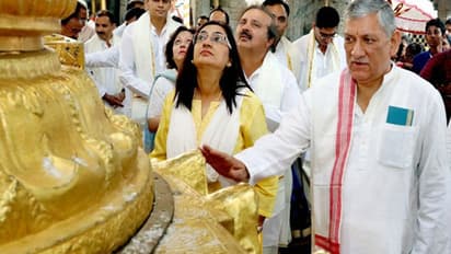 ಮಂದಿರದಲ್ಲಿ ತಲೆ ಬಾಗುವುದರಿಂದ ಶತ್ರುಗಳನ್ನು ನಡುಗಿಸುವವರೆಗೆ: Bipin Rawat ಅಪರೂಪದ ಫೋಟೋಸ್!