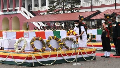 Bipin Rawat: బిపిన్ రావత్ భౌతికకాయానికి నివాళులర్పించిన సీఎం స్టాలిన్, తెలంగాణ గవర్నర్ తమిళిసై