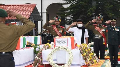 MKStalin: தேசப்பற்றோடு வீரவணக்கம் செலுத்திய மு.க. ஸ்டாலின்...!! நெகிழ்ந்து போன ராணுவ வீரர்கள்..!