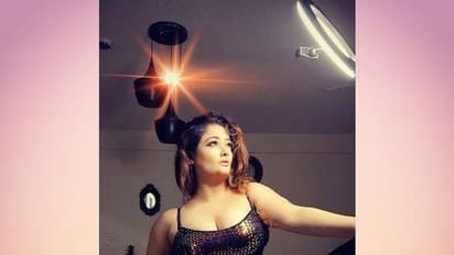 Kiran Rathod: கருப்பு நிற உடையில் படு மோசமாக கில்மா போஸ் கொடுத்து கதறவிடும் கிரண்! கழுவி ஊற்றும் நெட்டிசன்கள்!